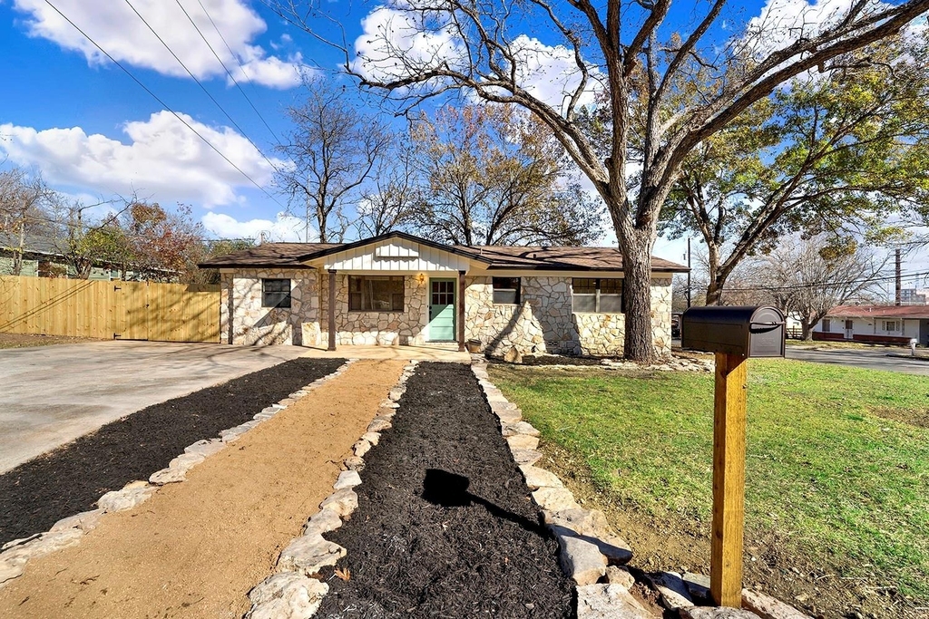 510 Parkview Boulevard - Photo 0