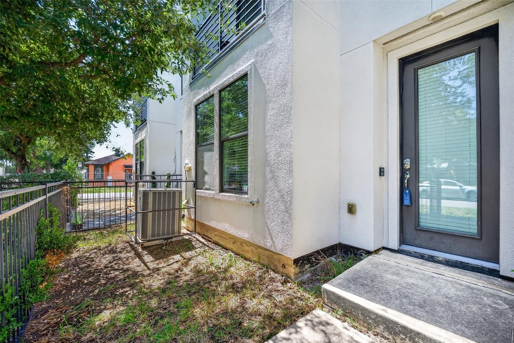 312 Palmer Street - Photo 2