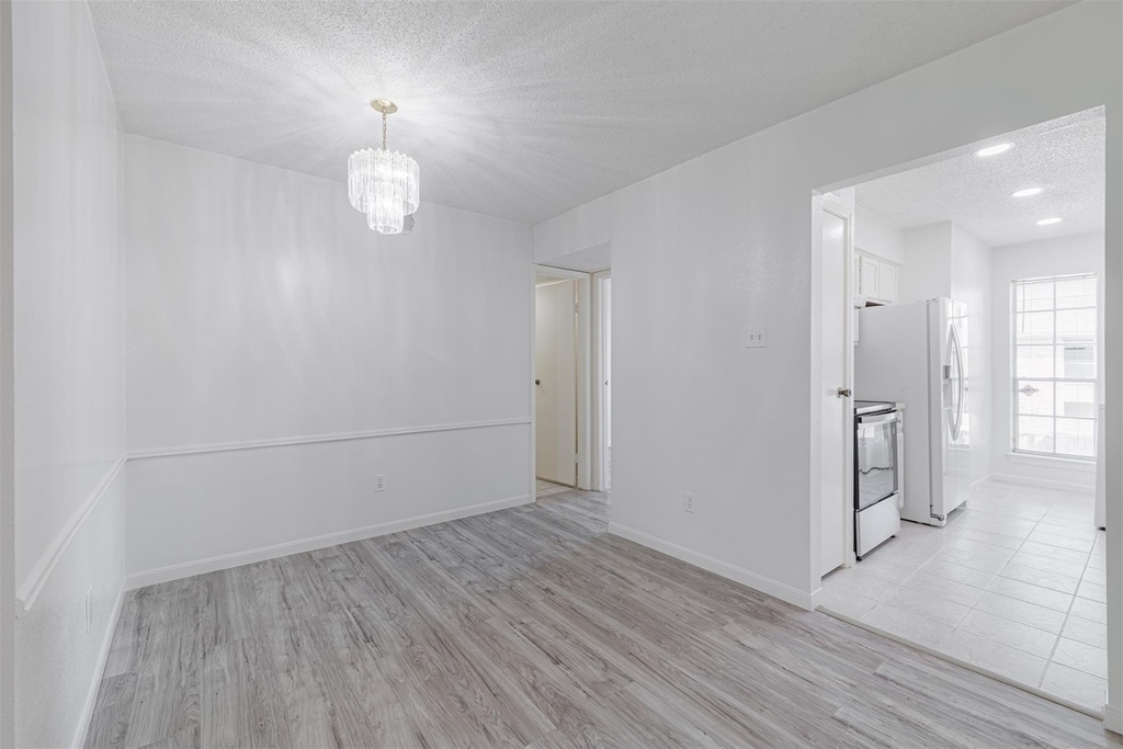 11201 Lynnbrook Drive - Photo 2