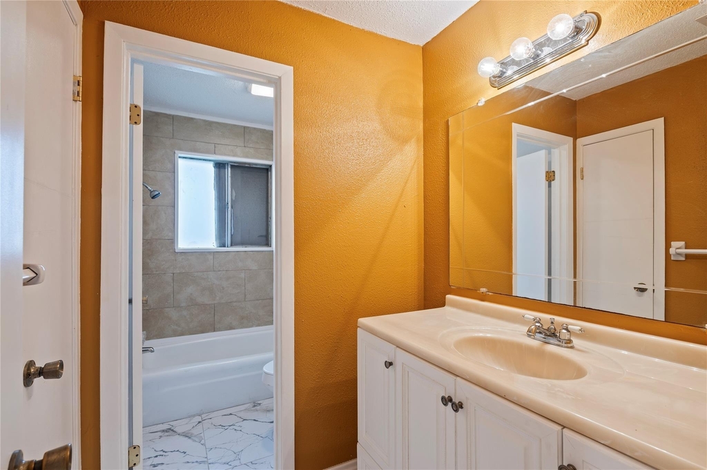 2402 21st Avenue N - Photo 19