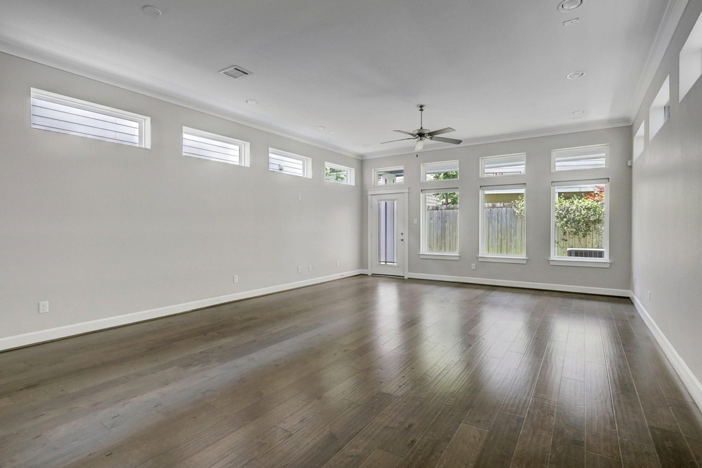 5233 Larkin Street - Photo 4
