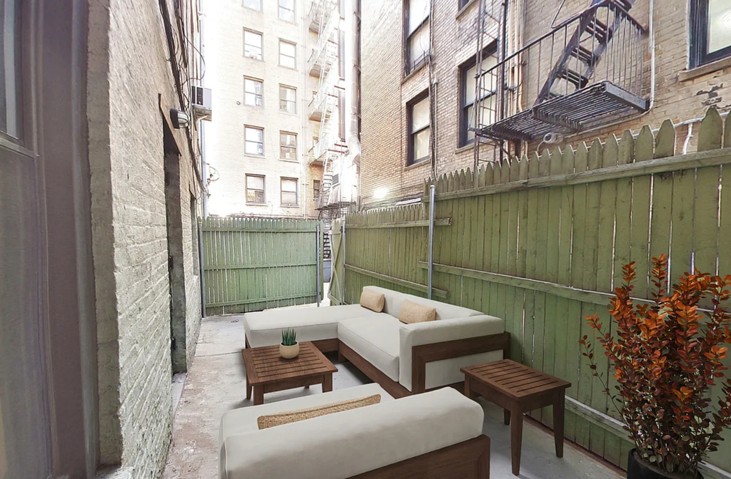 W 11th St & Waverly Pl - Photo 5