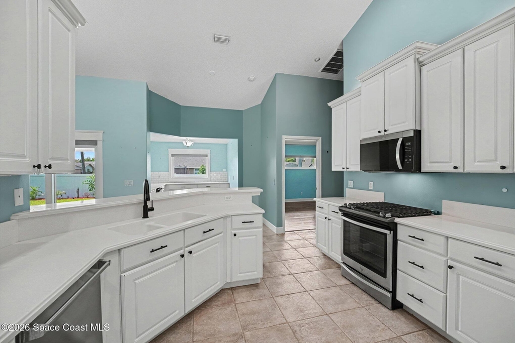 2553 Christopher Drive - Photo 6