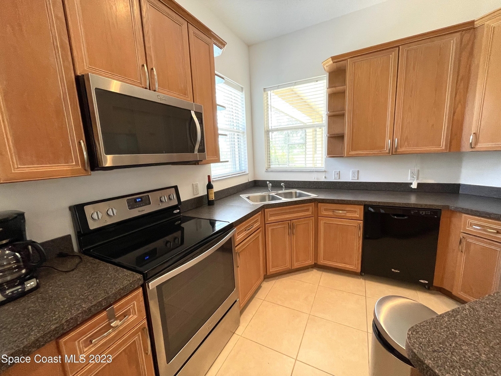 1896 Windbrook Drive Se - Photo 8