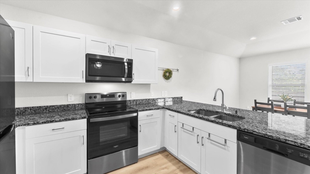 304 Del Monte Drive - Photo 10