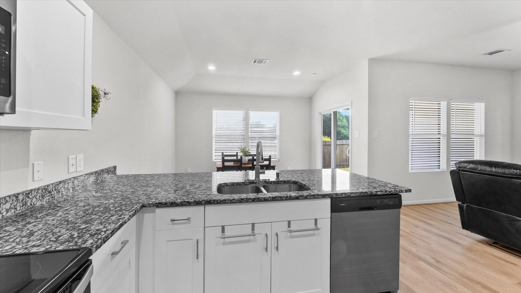 304 Del Monte Drive - Photo 13