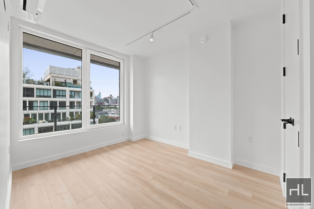 Fourth Avenue - Photo 2