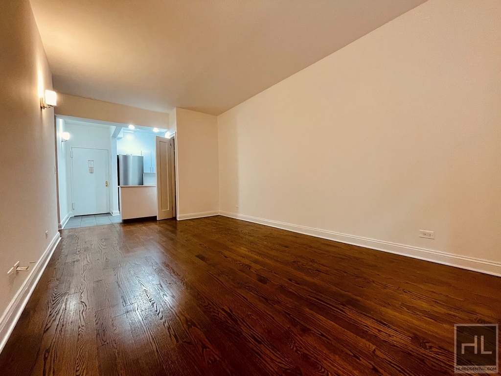 West 22 Street - Photo 1