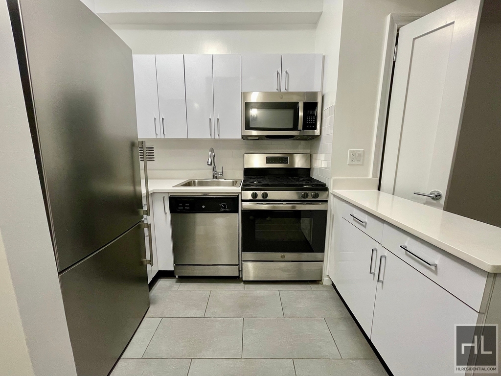 West 22 Street - Photo 2