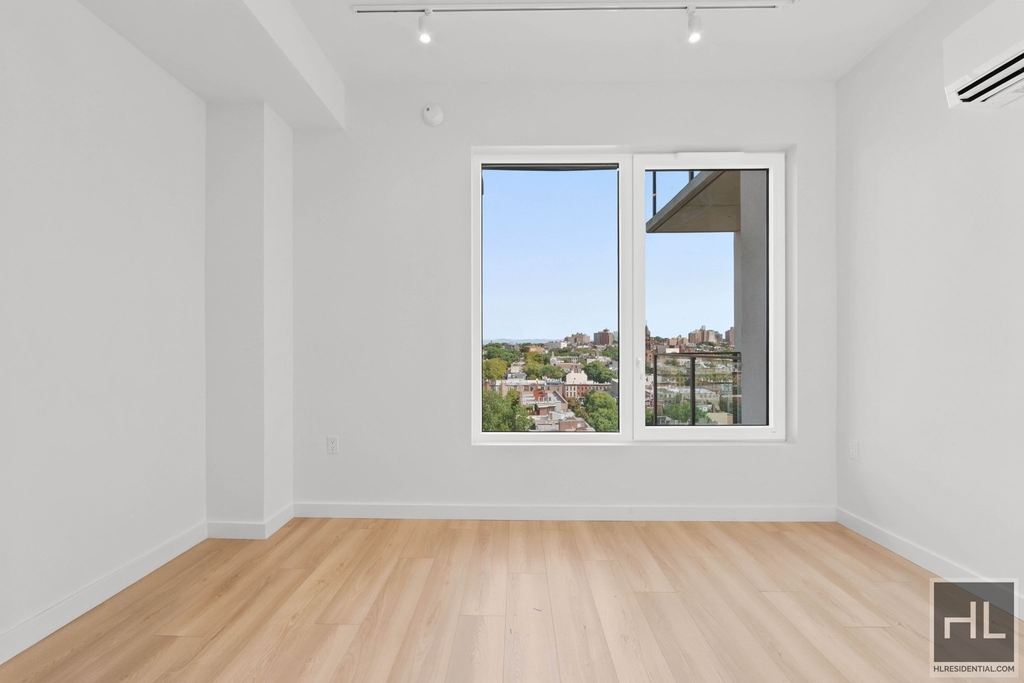 Fourth Avenue - Photo 1