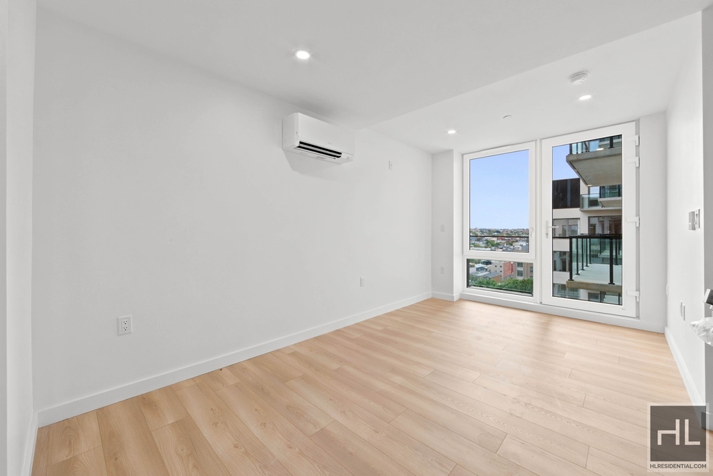 Fourth Avenue - Photo 1
