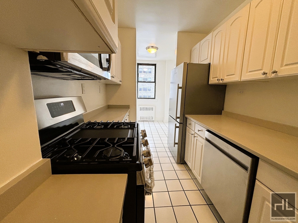East 79th Street - Photo 2