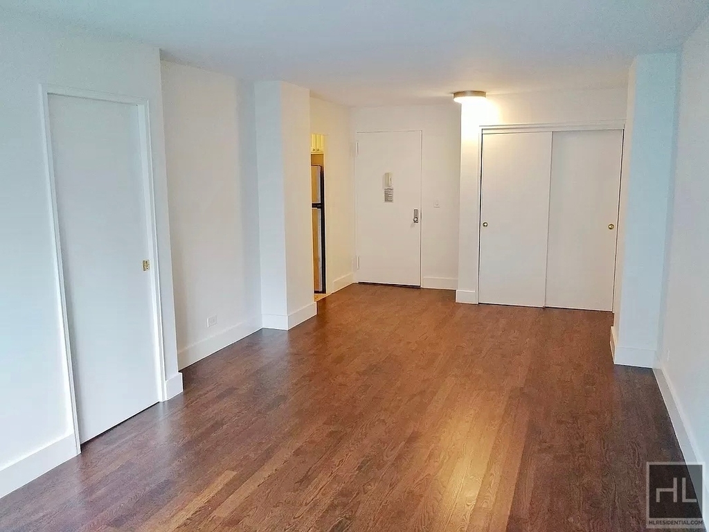 East 63 Street - Photo 2