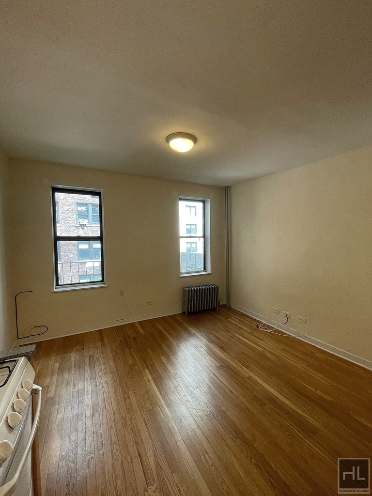 East 89 Street - Photo 2