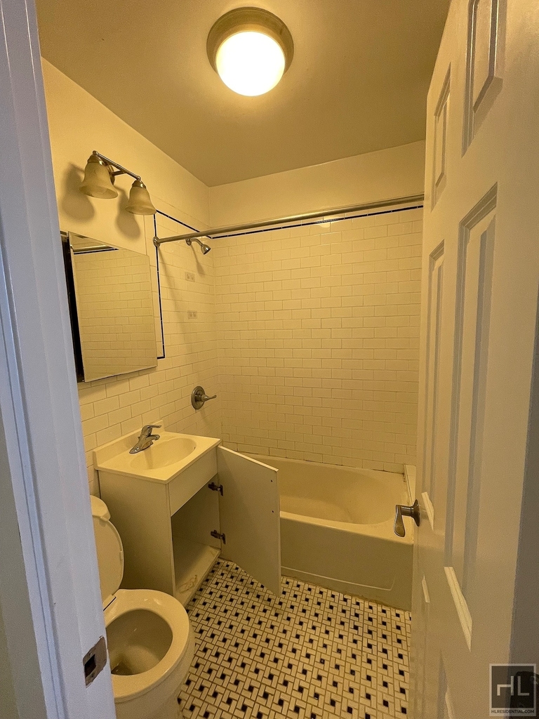 East 89 Street - Photo 3