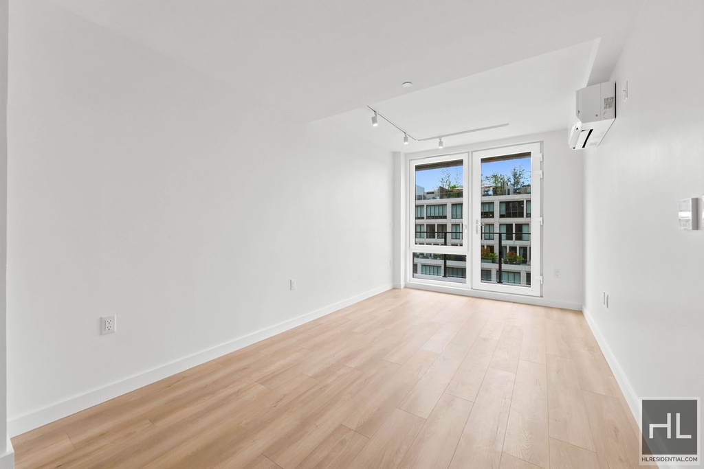Fourth Avenue - Photo 1