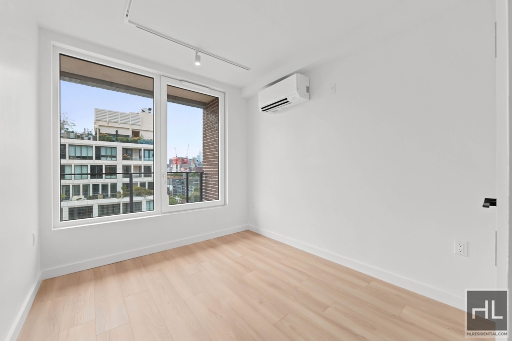 Fourth Avenue - Photo 3