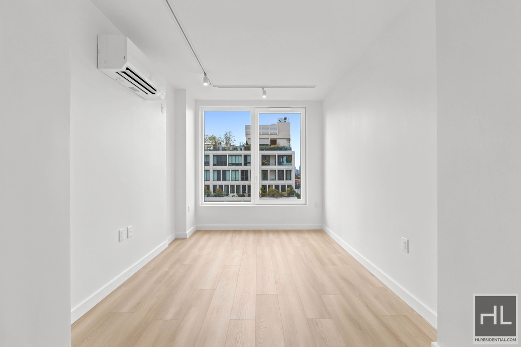 Fourth Avenue - Photo 4