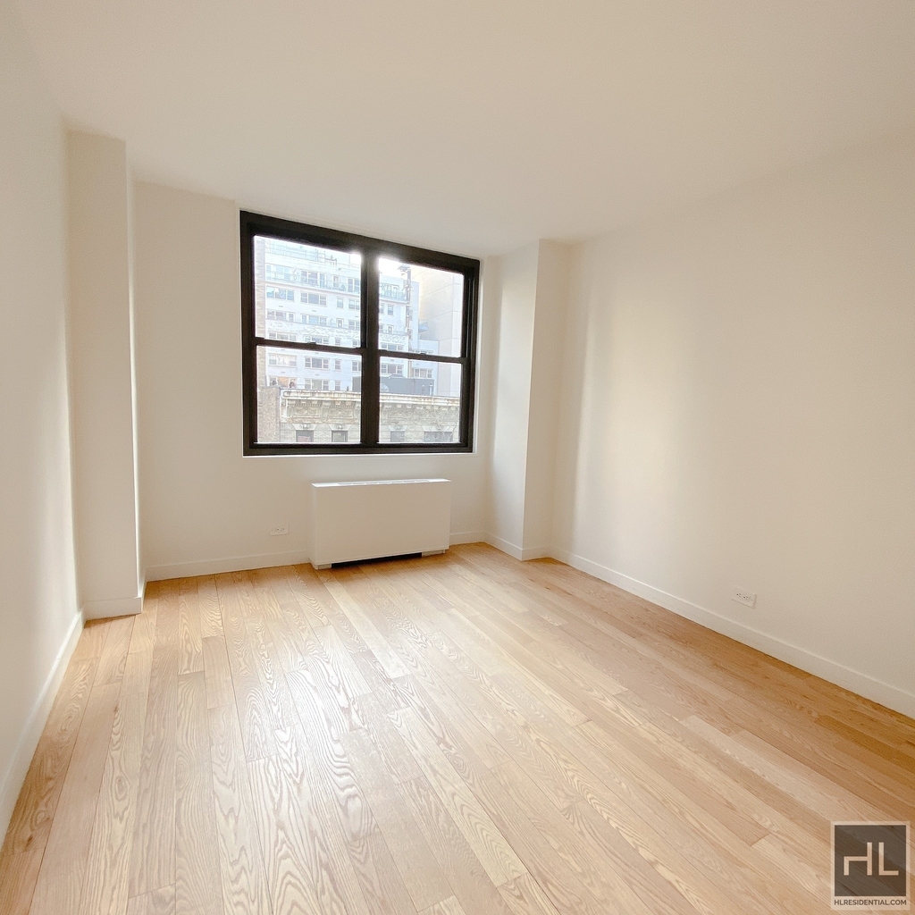 East 49 Street - Photo 2
