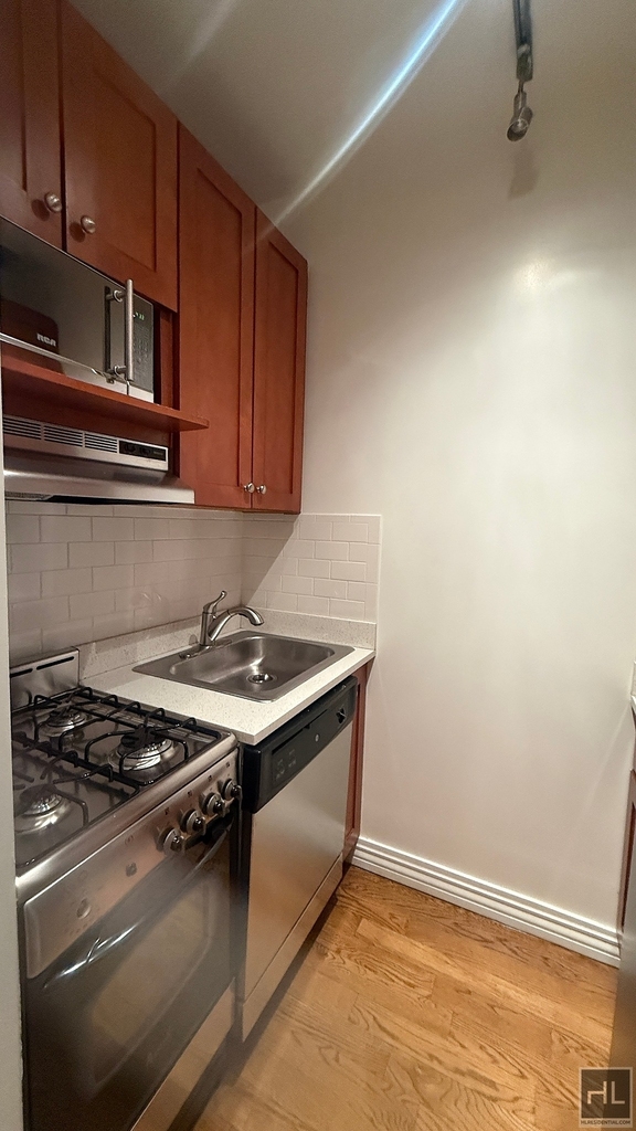 East 83 Street - Photo 3