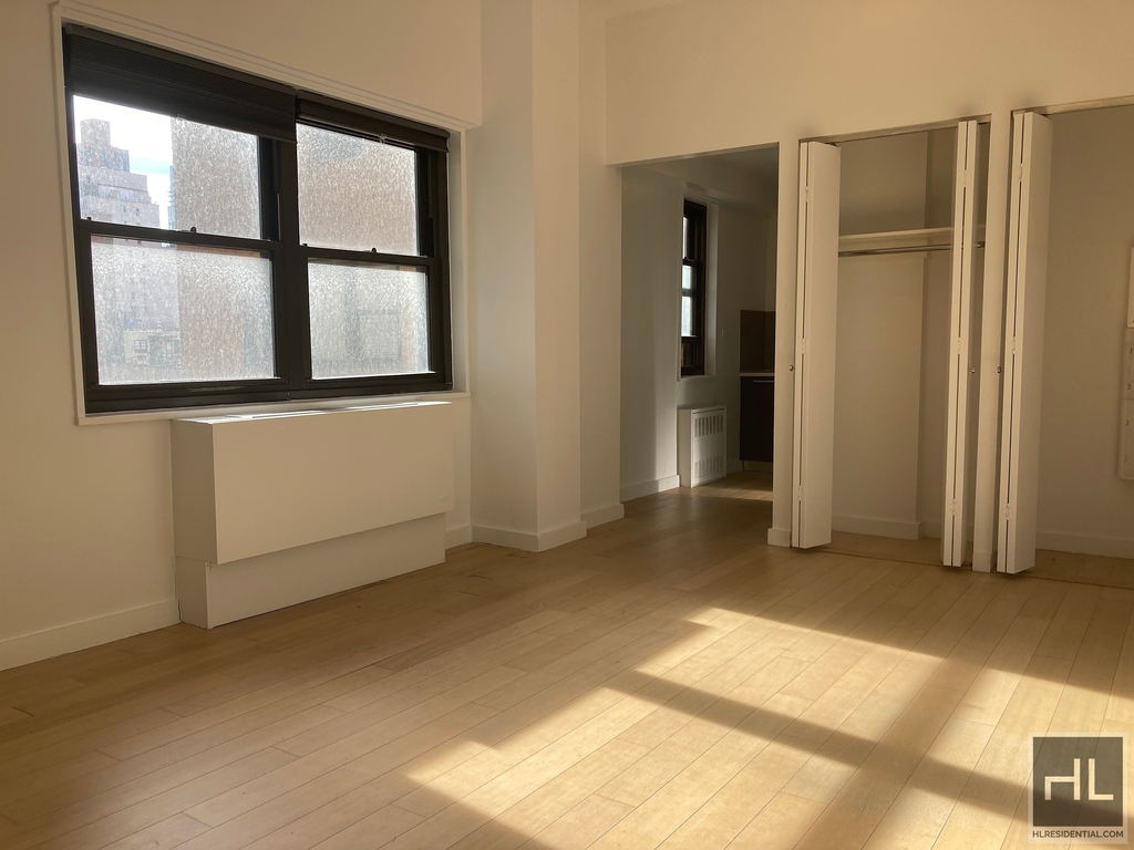 East 39th Street - Photo 0
