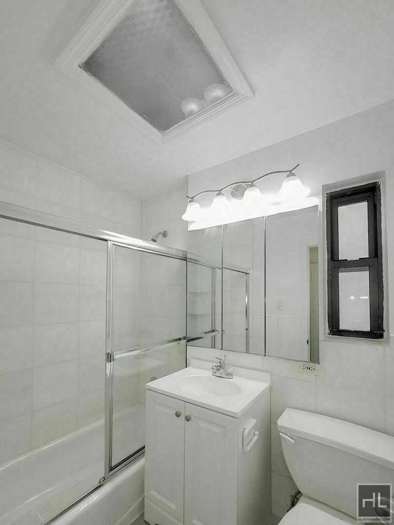 East 46 Street - Photo 3