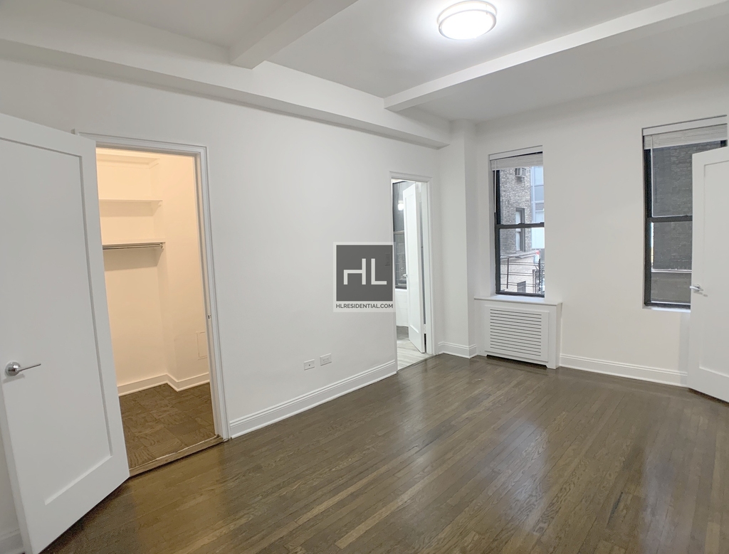 East 46 Street - Photo 3