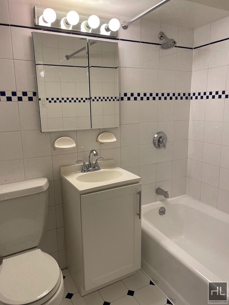 East 63 Street - Photo 4