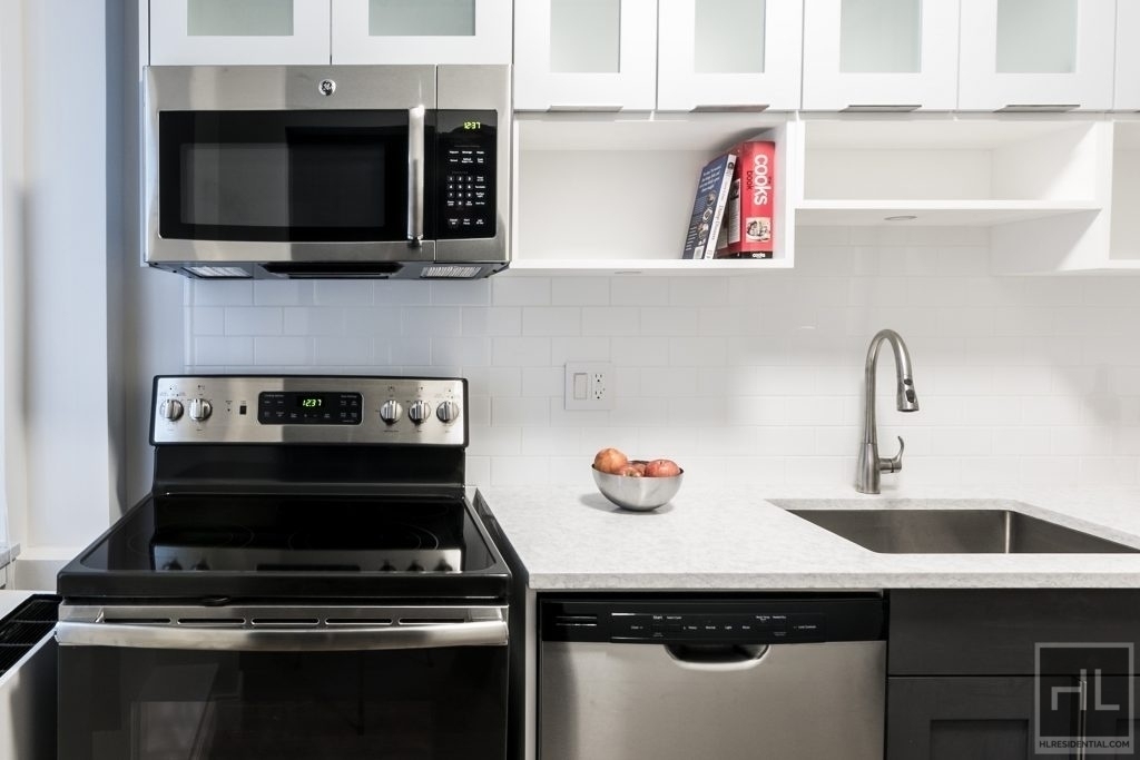 West 34th Street - Photo 3