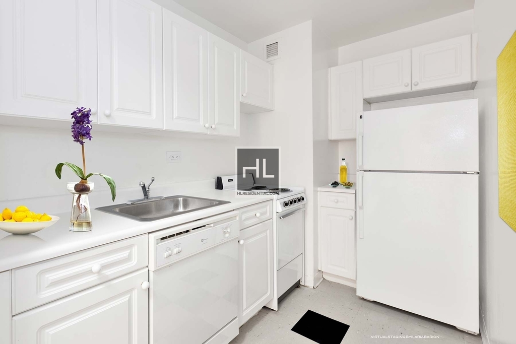 West 34th Street - Photo 2