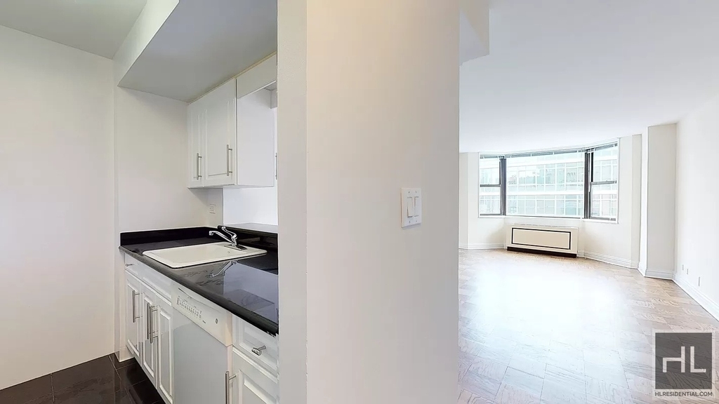 East 71st Street - Photo 6