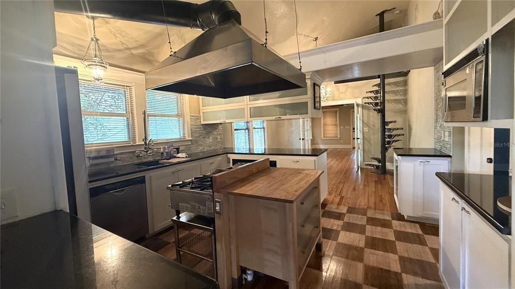 1016 E Powhatan Avenue - Photo 12