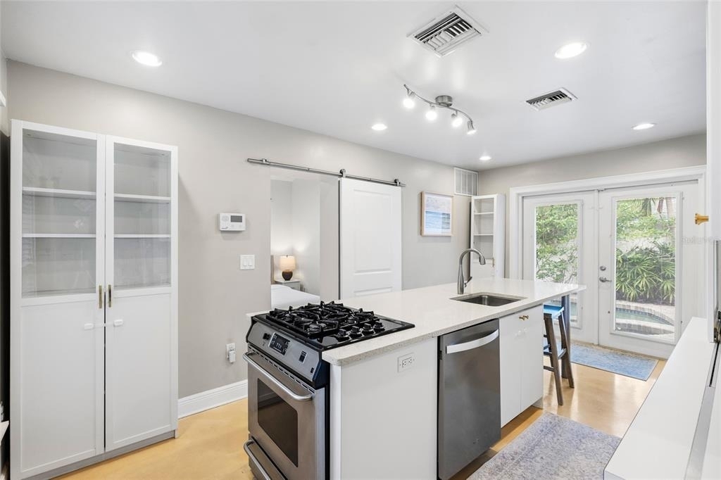 4202 W Palmira Avenue - Photo 9