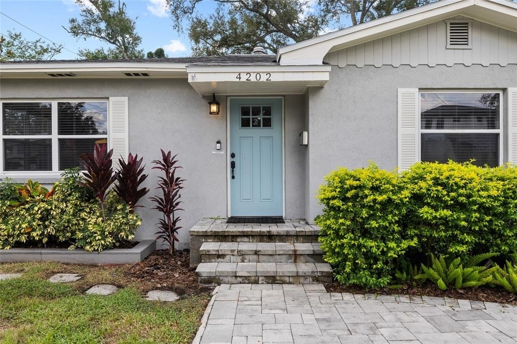 4202 W Palmira Avenue - Photo 1