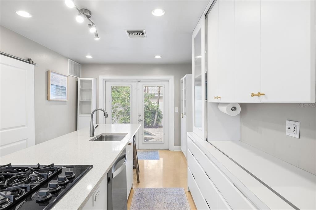 4202 W Palmira Avenue - Photo 10