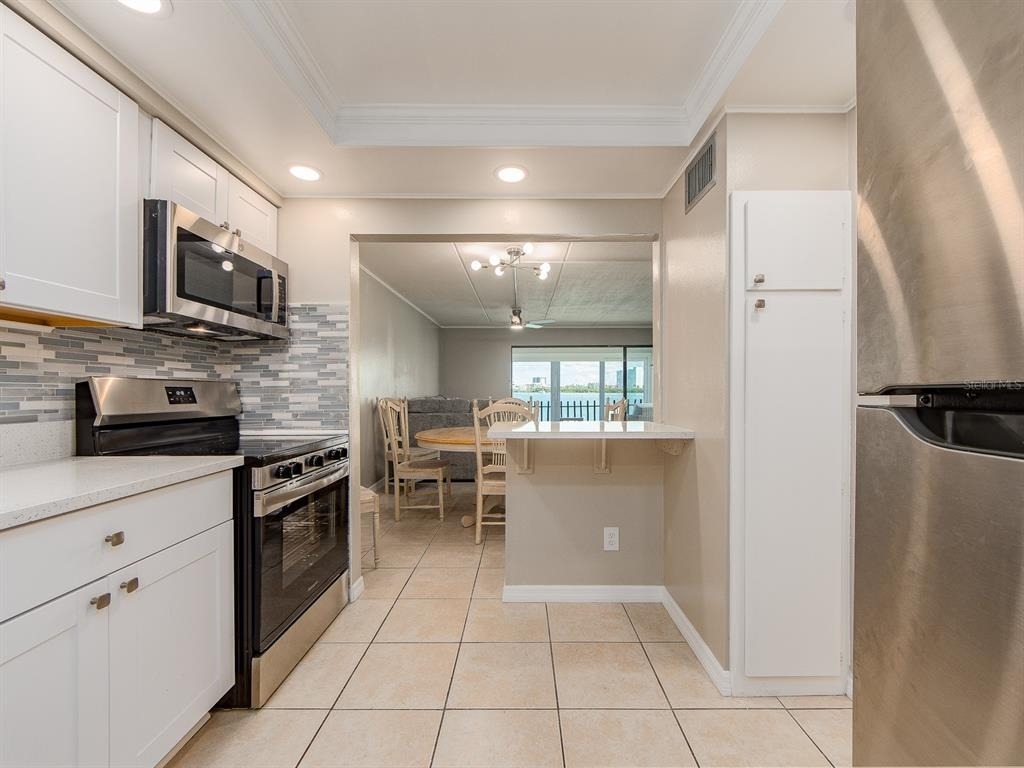 868 Bayway Boulevard - Photo 4