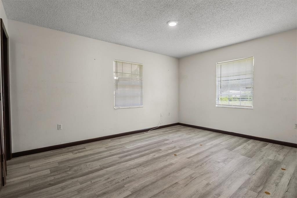 9545 State Road 33 N - Photo 25