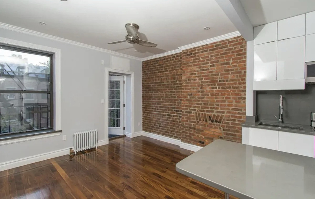 350 West 21st Street - Photo 0