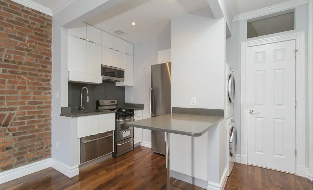 350 West 21st Street - Photo 1