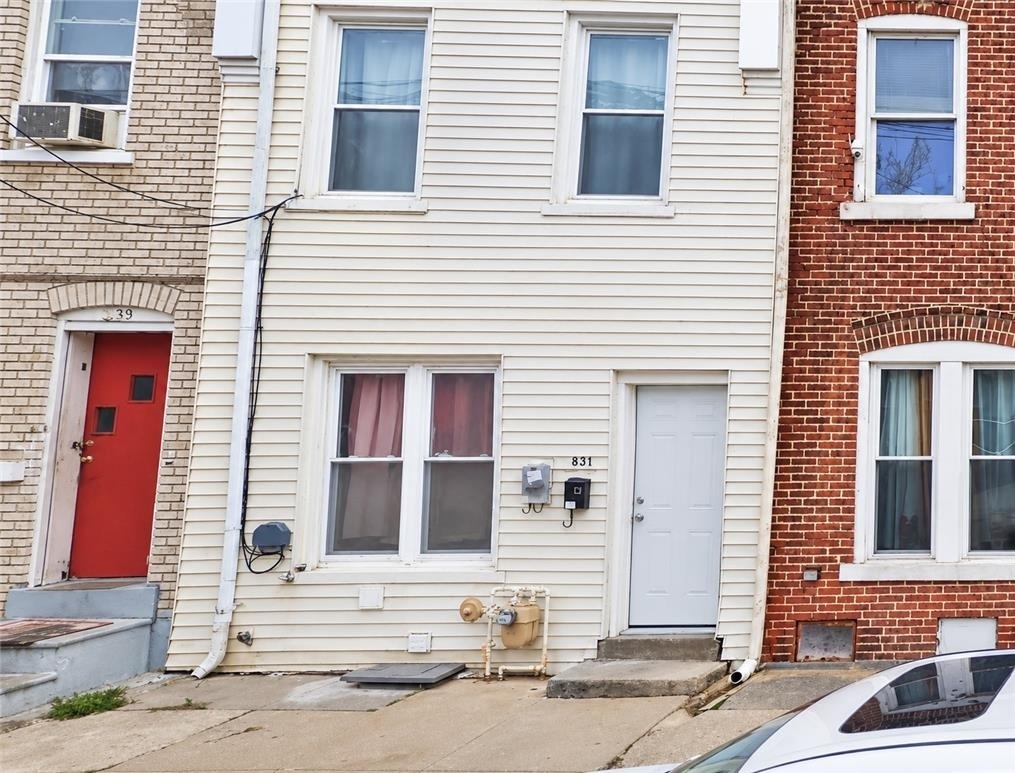 831 N Jordan Street - Photo 0