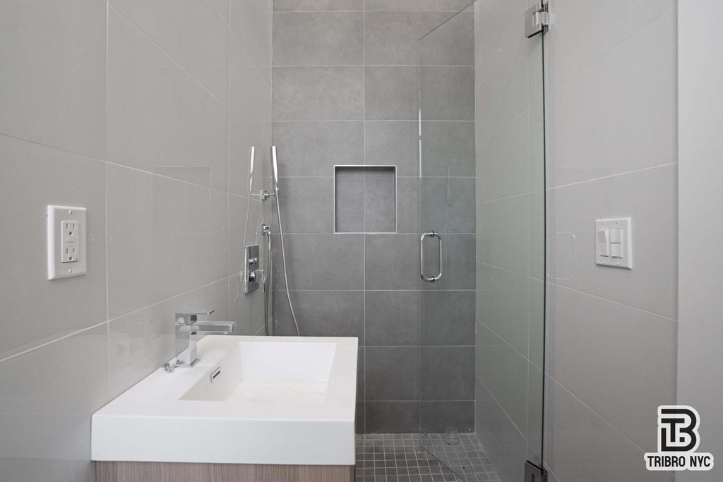 62-15 Catalpa Avenue - Photo 5