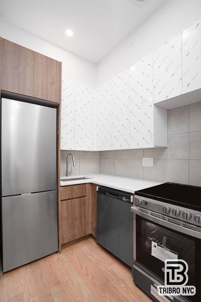 62-15 Catalpa Avenue - Photo 1