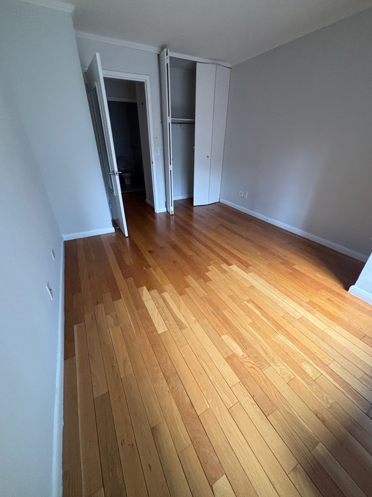 West 48th Street - Photo 4