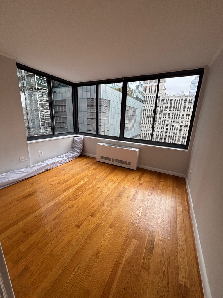 West 48th Street - Photo 1