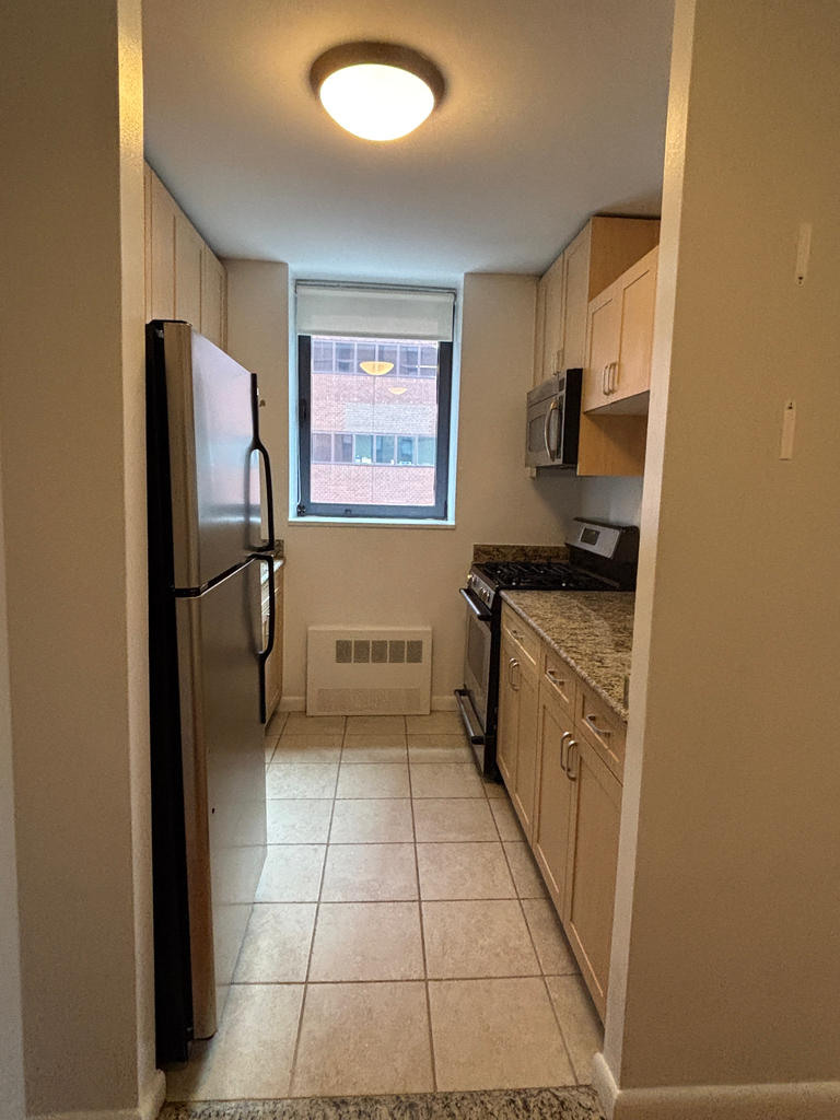 West 48th Street - Photo 7