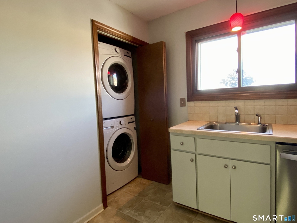 1104 Summer Hill Drive - Photo 2