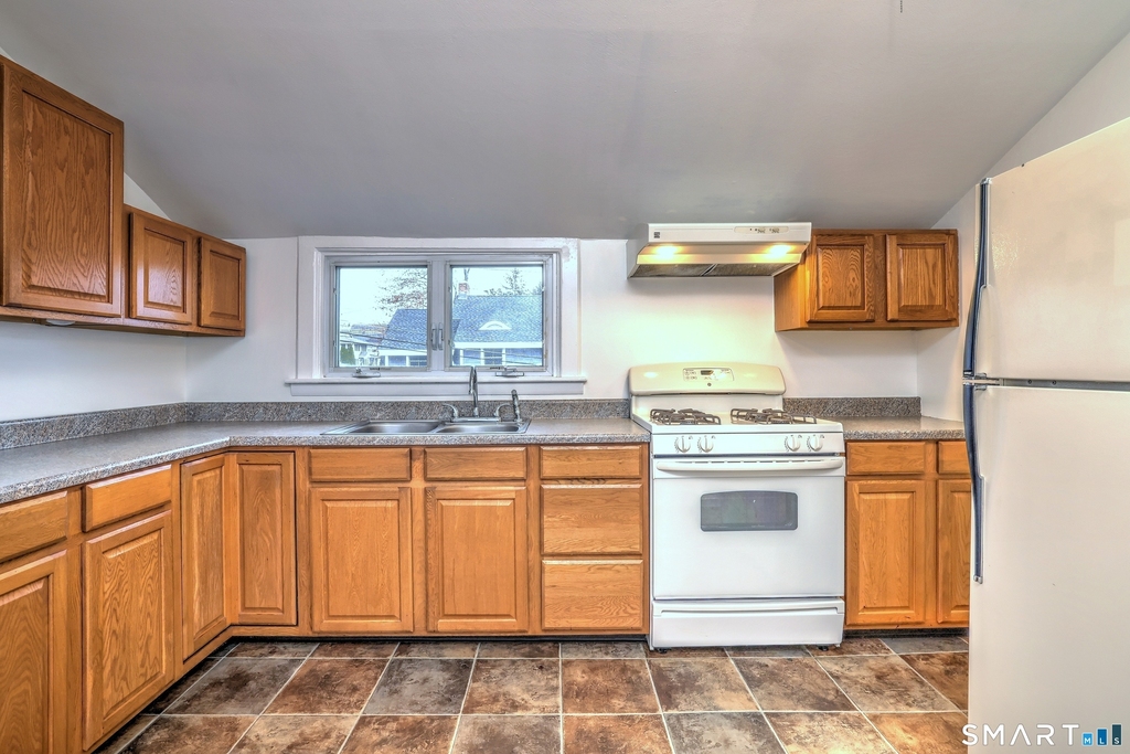 83 Hawley Avenue - Photo 15