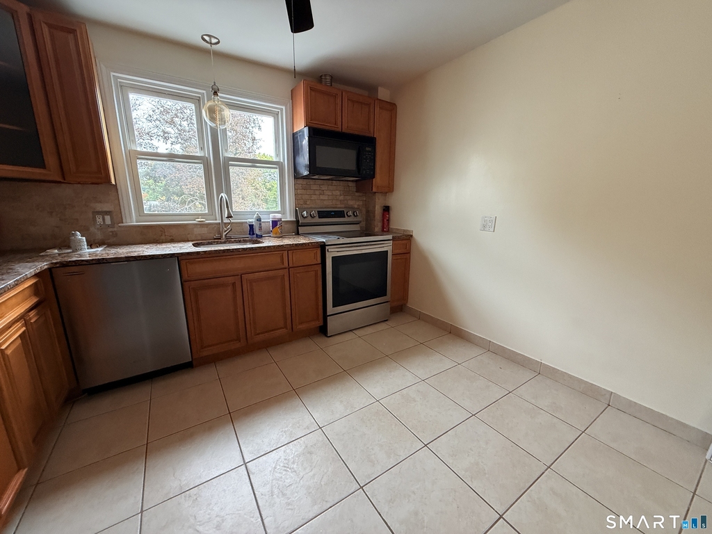 40 Travis Avenue - Photo 2