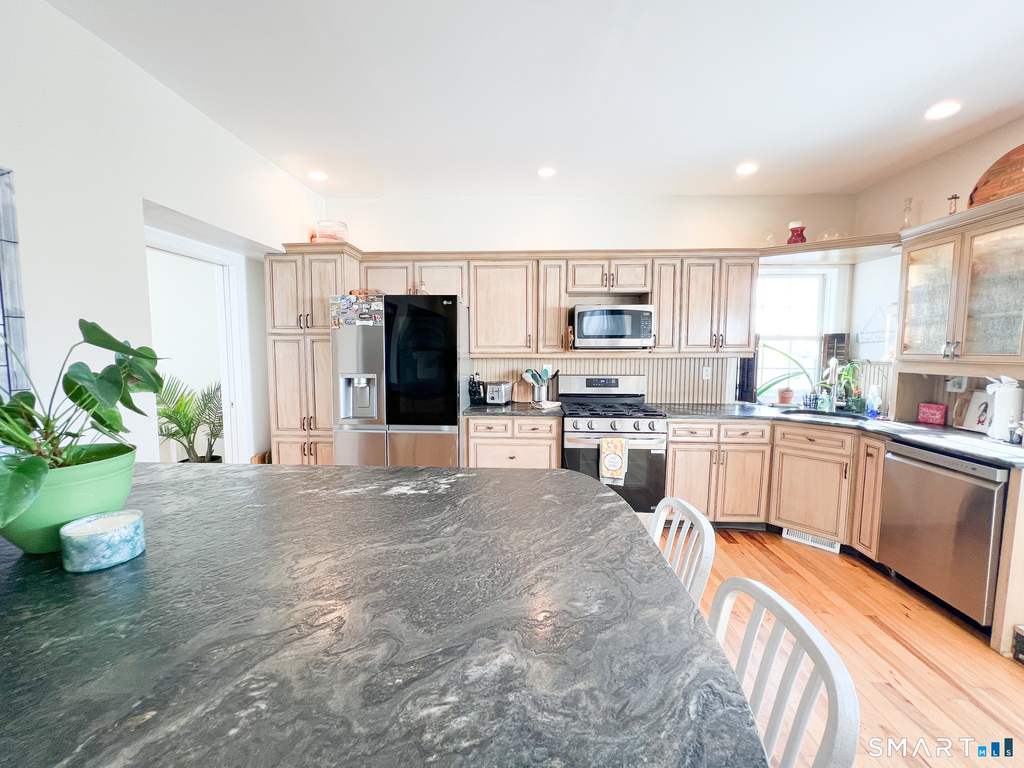712 Broadway - Photo 5