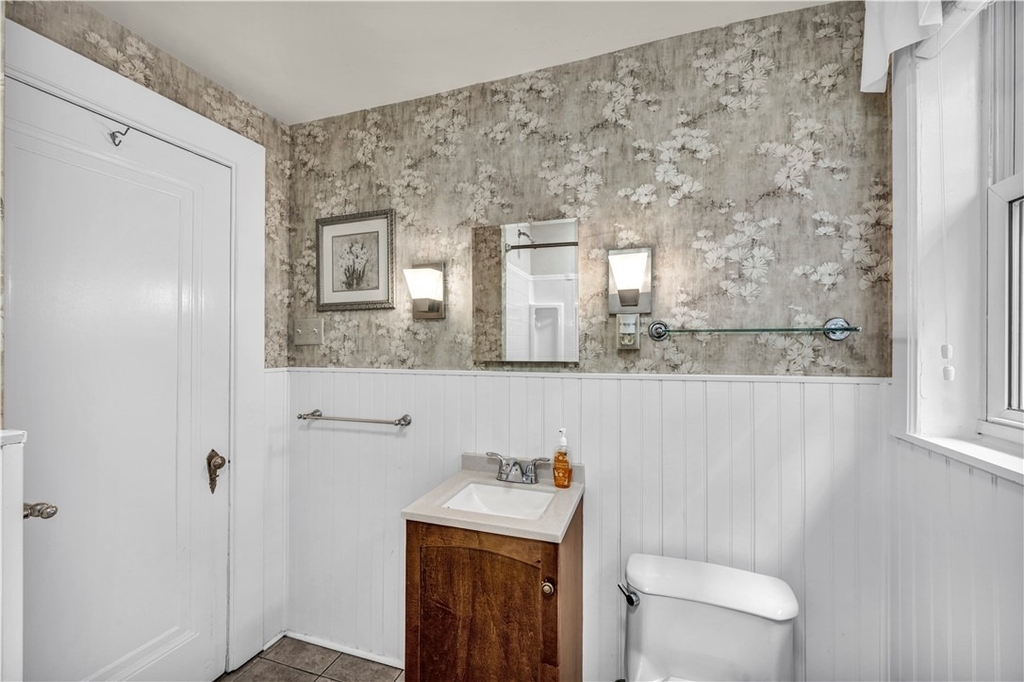 616 Rossmore Ave - Photo 16